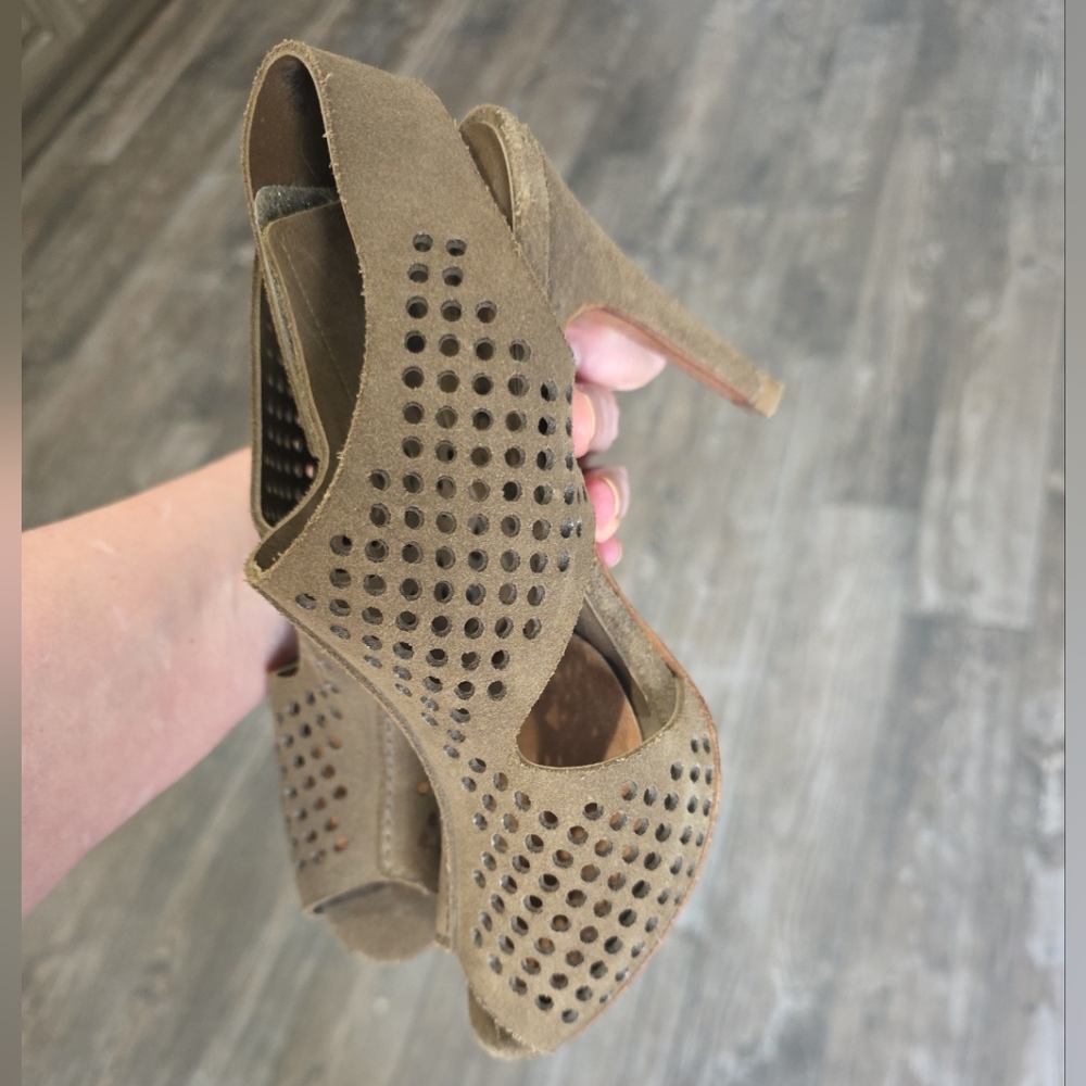 Pedro Garcia Olive Suede Upper Leather Sole Peep Toe Heels 35.5 or 5.5US